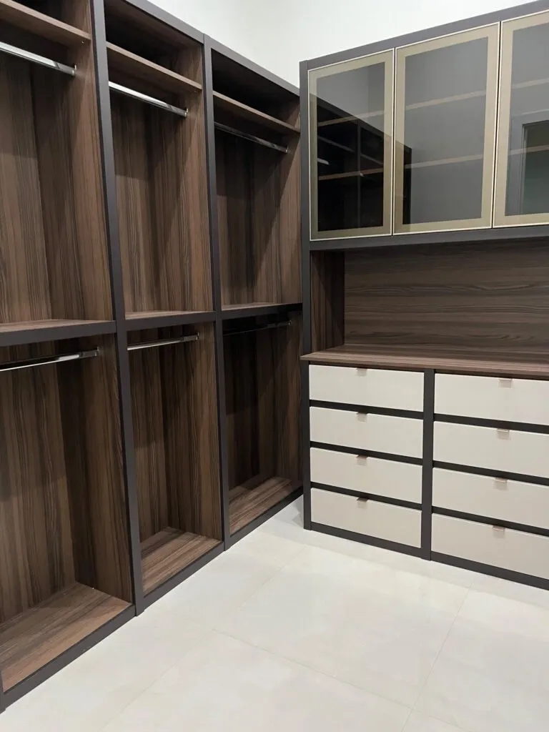 Milino Closet 13